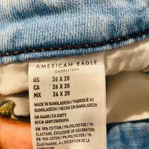 AEO Cozy Airflex+ Distressed Jeans Size 26 x 28 - Picture 7 of 7